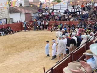 Desfile de disfraces en Cabrillas. S24H.