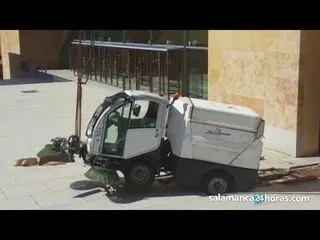 Se hunde el suelo bajo el peso de una máquina de limpieza en el Palacio de Congresos