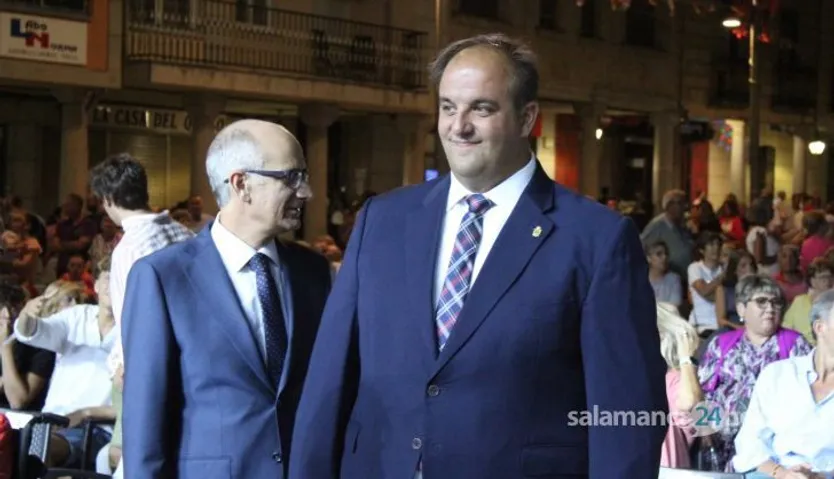 Presentación de la corte de honor y pregón en las fiestas de Guijuelo 2023. Fotos Carlos H (1)