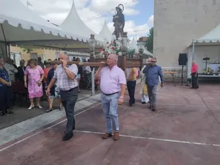 Procesión por las fiestas patronales en Valdelosa (25)