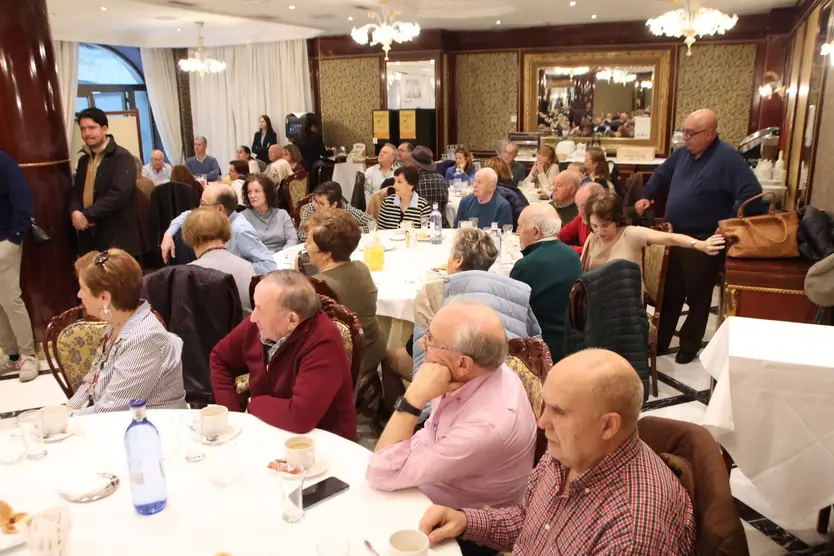 Isabel Blanco y García Carbayo participan en un encuentro con personas mayores de la ciudad