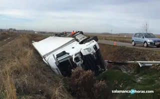 Camion vuelco aldearrubia (3)