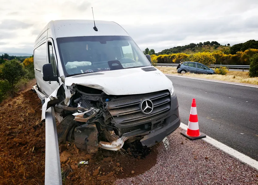 Un Herido En Un Accidente Entre Un Turismo Y Una Furgoneta En La a 62   Jos&eacute; Vicente (2)