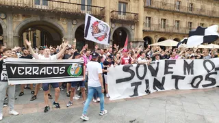 Corteo de la afición de Unionistas en la Plaza Mayor de Salamanca