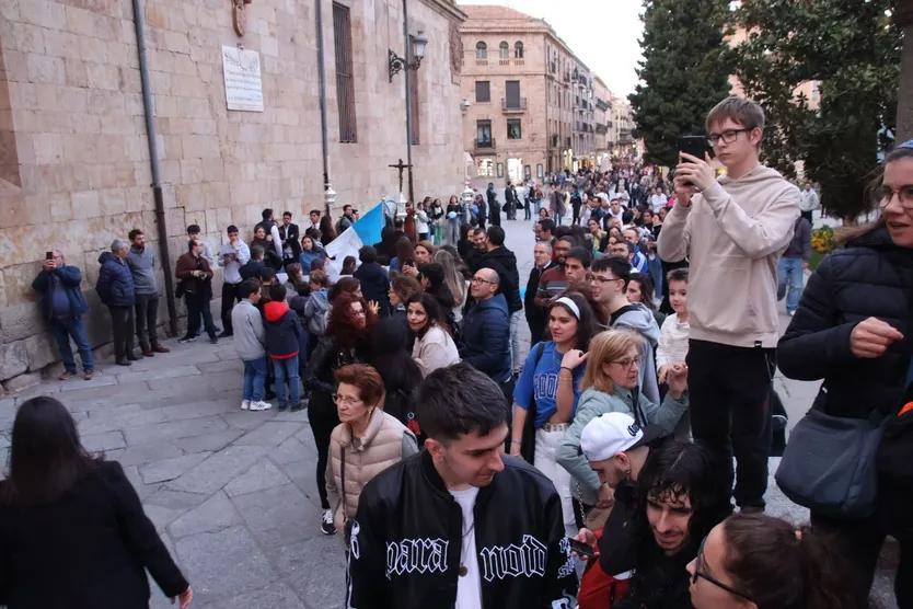 Procesión con la imagen de la Madre Matilde