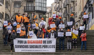 Trabajadores de Servicios Sociales se concentran en Salamanca para denunciar “el abandono” de la Junta