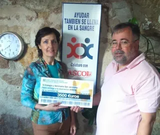 El Colegio San Jerónimo dona 3.500 euros a ASCOL