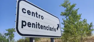 Señal que indica la entrada a la Prisión de Topas | Imagen de archivo