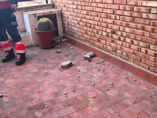 Desprendimiento de fachada en el paseo de los Robles | Andrea Mateos