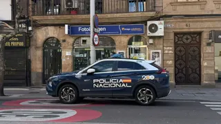 Policía Nacional en la avenida de Mirat