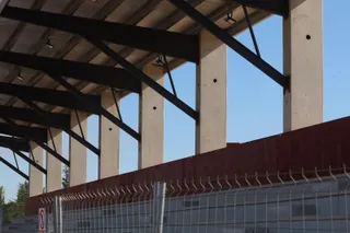 Vallas de seguridad en el Reina Sofía / FOTO: SALAMANCA24HORAS.COM