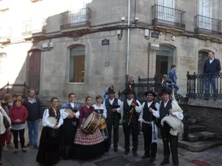 Medio centenar de miembros del Casino Obrero van de visita cultural a Lugo