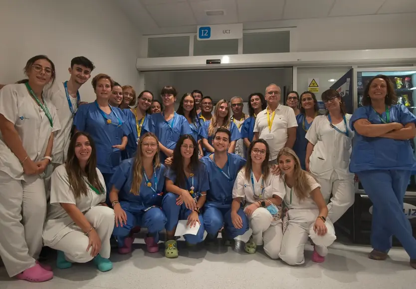 Personal De La Uci En Uno De Los Turnos Diurnos En El Hospital De Salamanca