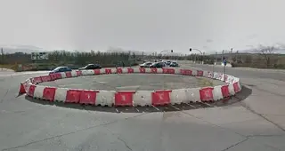 Dos heridos tras el choque de un coche y una furgoneta en la rotonda de Huerta Otea