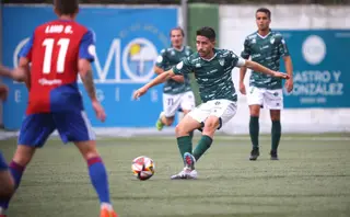 Cristóbal, ante el Langreo | FOTO CD GUIJUELO