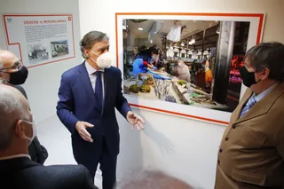 Carlos García Carbayo, inaugura la exposición ‘50 años de Mercasalamanca’