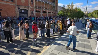 Colas en el día de apertura de renovación de los abonos para los toros (6).jpg