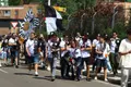 Varios aficionados de Unionistas, durante el recibimiento al autobús en el choque ante el Racing Ferrol.