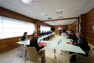 La consejera de Agricultura firma un convenio con entidades financieras