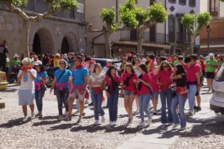 Ledesma calienta motores para los ‘Espantos’ con el reparto de pañuelos y la salida de los toros del Prao de la Villa (1)