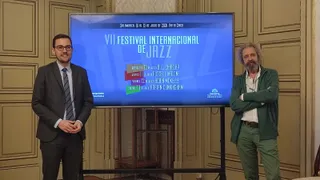 El concejal de Cultura, Ángel Fernández, y el músico salmantino, Fernando Viñals presentan el VII Festival Internacional de Jazz