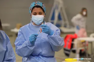 ¿Por qué hay que seguir llevando mascarilla después de recibir la vacuna contra el COVID-19?
