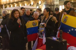 Concentración por la paz en Venezuela en la Plaza Mayor de Salamanca. | Mateo G.J.