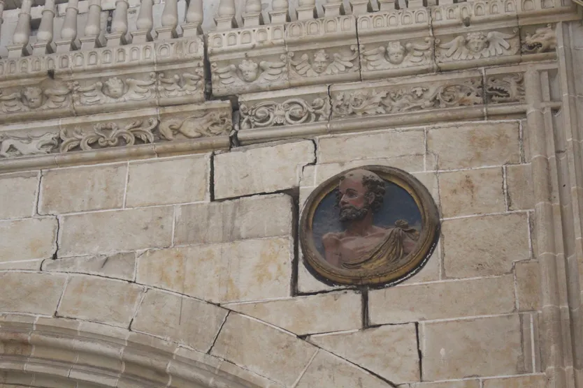 Grietas del interior de la Catedral de Salamanca por el terremoto de Lisboa de 1755