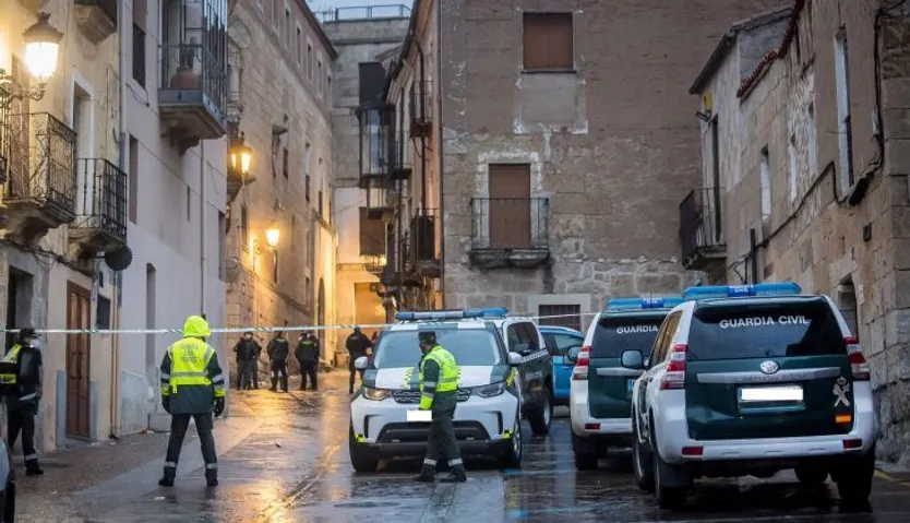 Guardia Civil presente en el lugar de los hechos, donde ha fallecido una persona por herida de arma blanca | Vicente | Agencia Ical