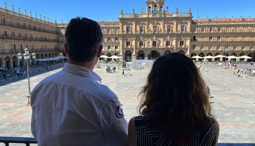 Feijóo, presidentes y cargos autonómicos del PP disfrutan de la gastronomía salmantina en