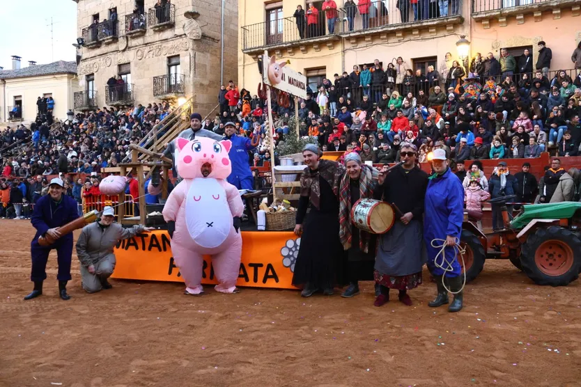 ‘La matanza farinata’. Desfile de Carrozas del Carnaval del Toro de Ciudad Rodrigo 2026
