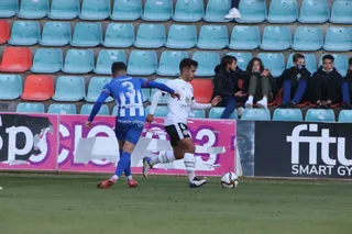 Telles, en el duelo ante el Real Avilés / FOTO SALAMANCA24HORAS.COM