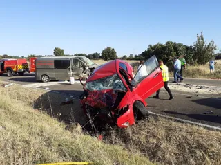 Accidente entre dos vehículos en Aldearrodrigo (2)