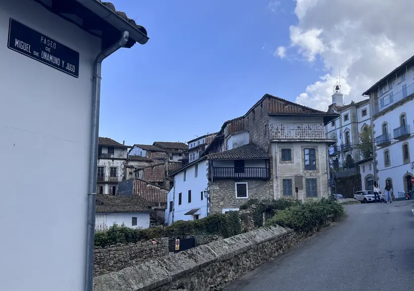Paseo de Miguel de Unamuno y Jugo en Candelario 