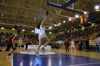 Fasoula anota una canasta ante Girona | FOTO SALAMANCA24HORAS.COM