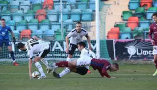 Imagen del choque de ida entre Salamanca CF UDS y Pontevedra | FOTO SALAMANCA24HORAS.COM