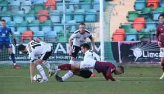 Imagen del choque de ida entre Salamanca CF UDS y Pontevedra | FOTO SALAMANCA24HORAS.COM