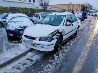 Un coche robado en Salamanca choca contra dos vehículos estacionados en Carbajosa | Carbajosa Noticias