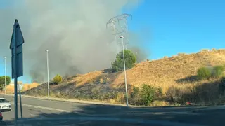 Incendio Junto a Las Piscinas Municipales De Villamayor De La Armuña