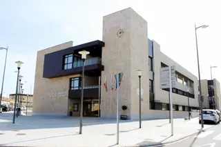 Ayuntamiento de Villares de la Reina en una foto de archivo