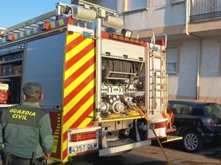 Imagen del incendio originado en una de las cocinas de un edificio de tres plan en Ciudad Rodrigo | Guardia Civil de Salamanca (@guardia_civil_salamanca)
