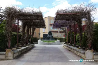 Estatua facultad ciencias