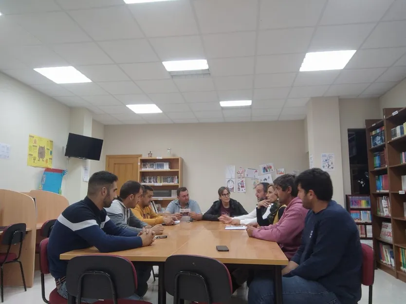 Un momento de la reunión entre Según las obras y PSOE de Villoria