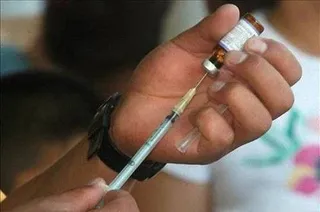 Enfermería da marcha atrás y administrará la vacuna de la gripe sin prescripción para evitar sanciones