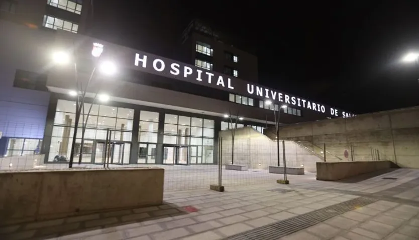 Nuevo hospital de Salamanca de noche