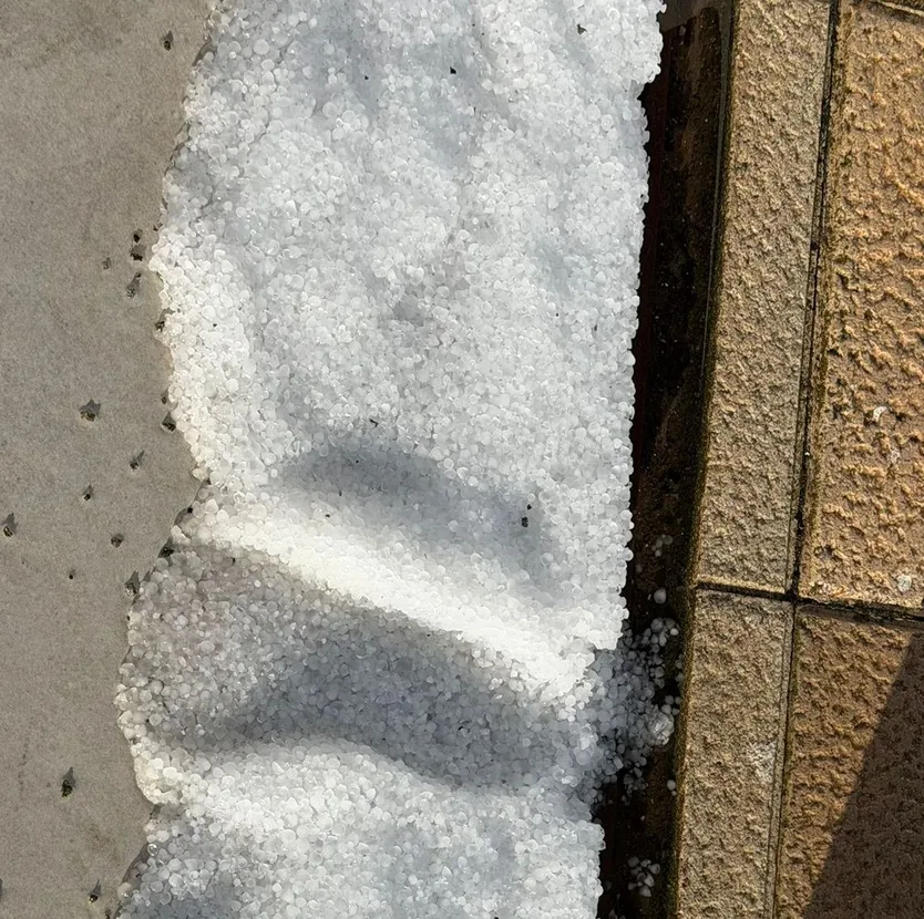Granizo en Villamayor durante la tarde de este sábado 9 de mayo