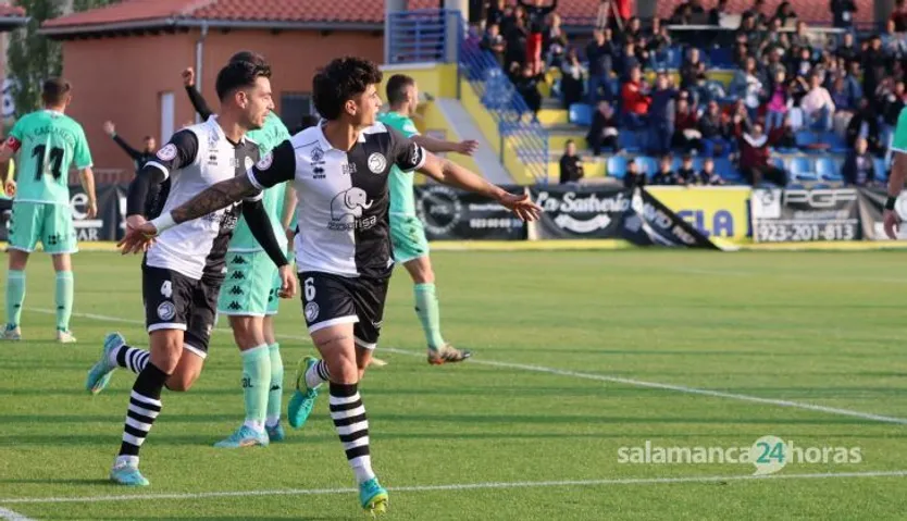 Óscar Sanz celebra el 2-0 ante la Cultural Leonesa | FOTO ANDREA MATEOS