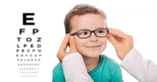Niño con gafas | Fotografía Infosalus