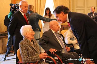 Homenaje a personas que cumplen el centenario (13)