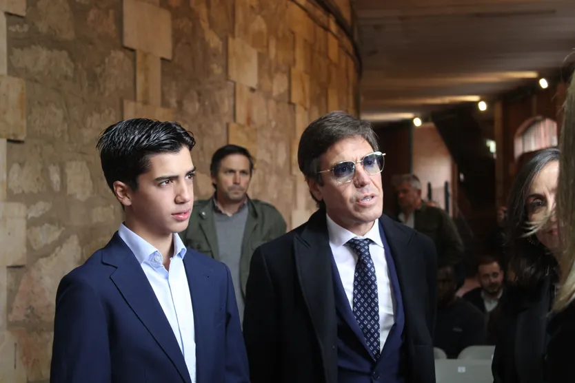 Marco Pérez junto a Antonio barrera descubriendo el cartel para la II edición de la corrida por San Juan de Sahagún